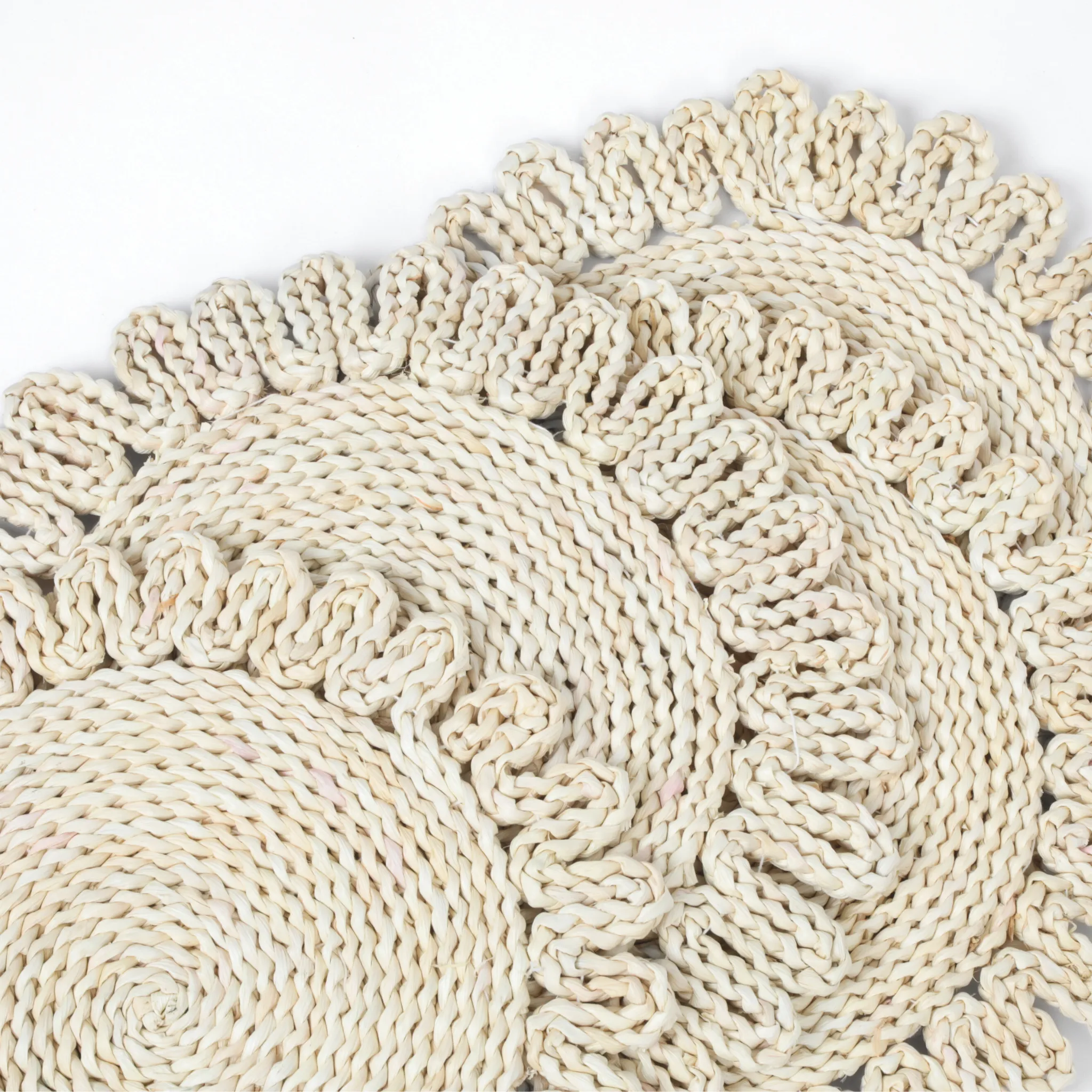 4 pc/set Flower Shape Straw 15" Placemats