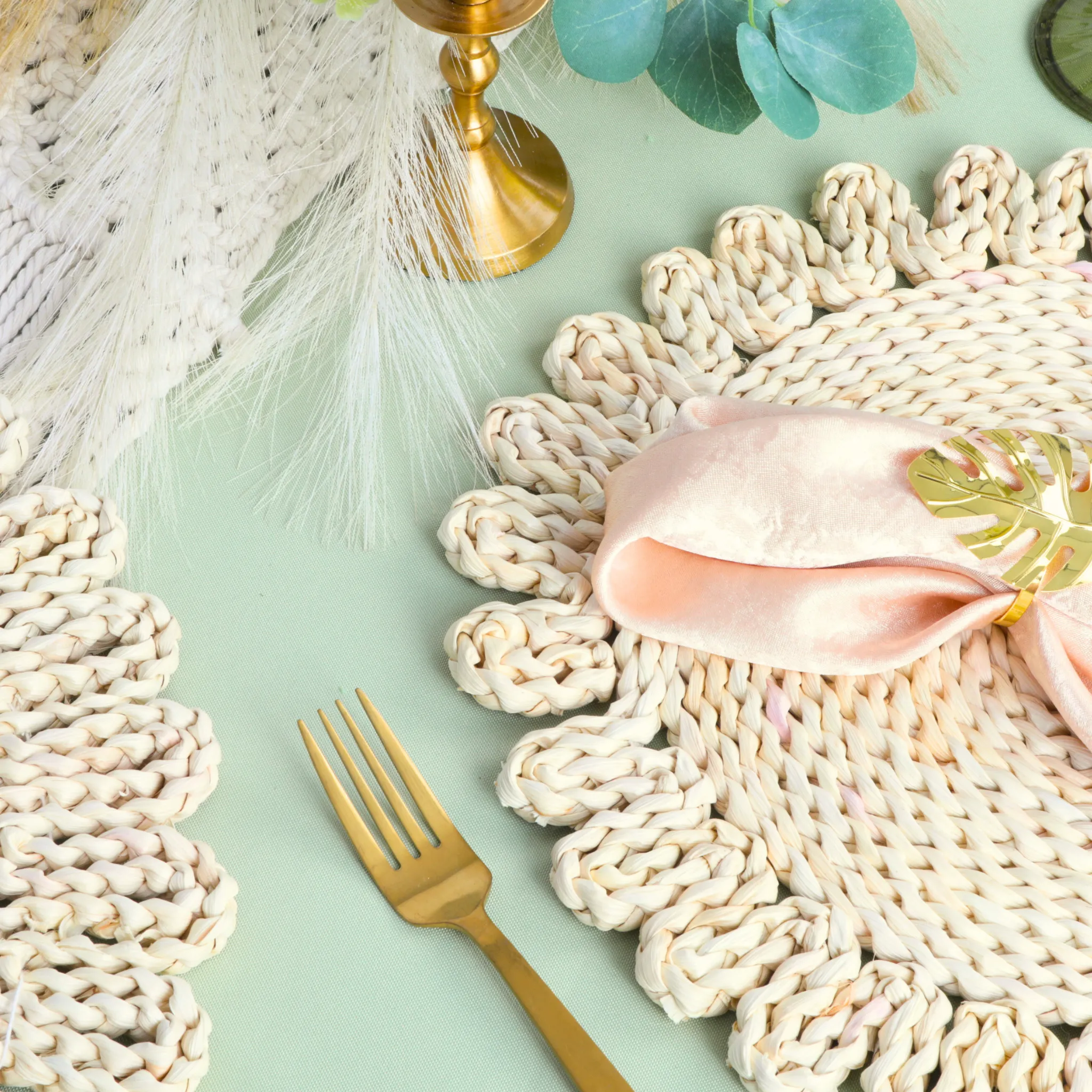 4 pc/set Flower Shape Straw 15" Placemats