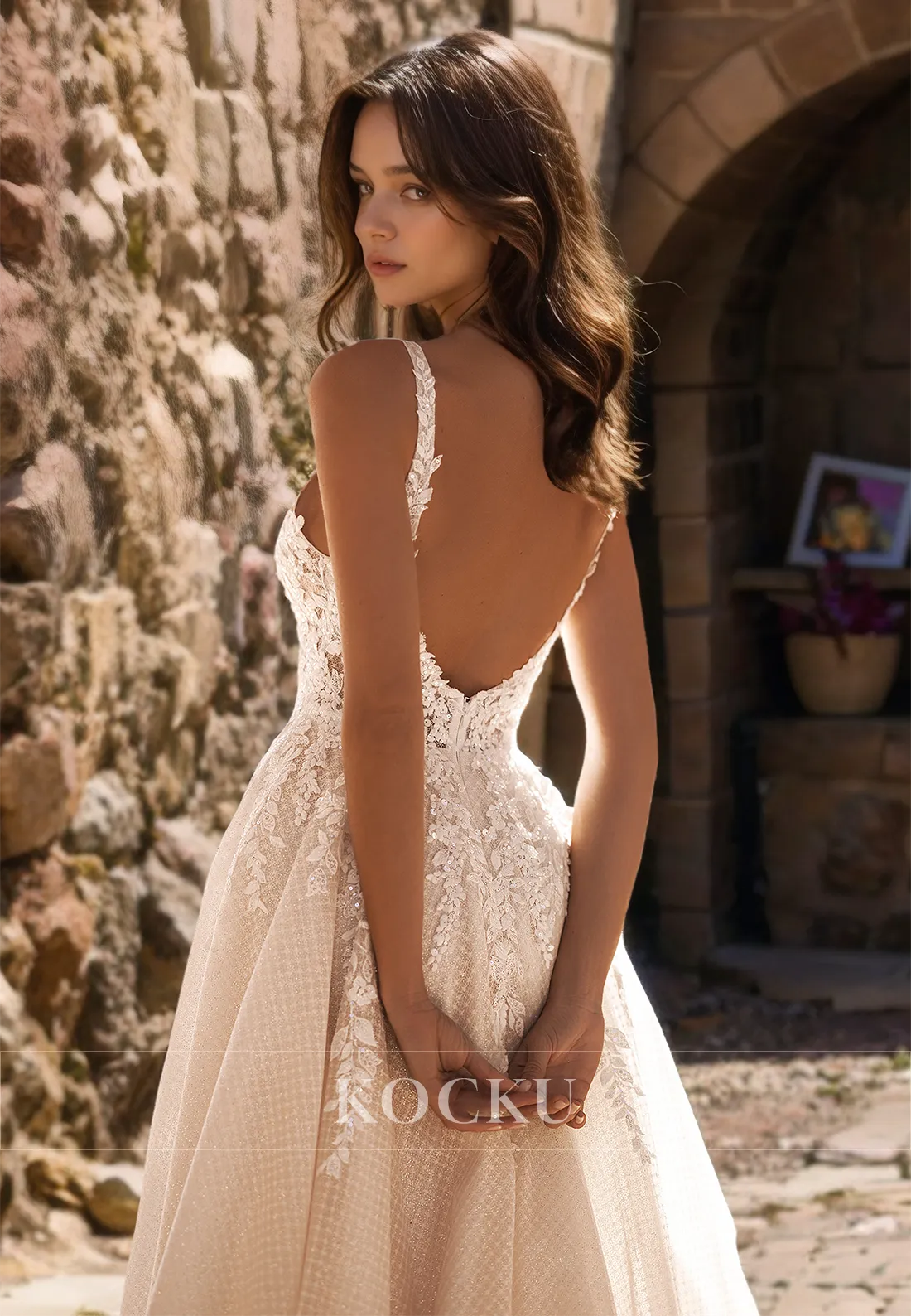 A-Line Spaghetti Straps V-Neck Sleeveless Slit Train Tulle Wedding Dress with Appliques Bridal Gowns