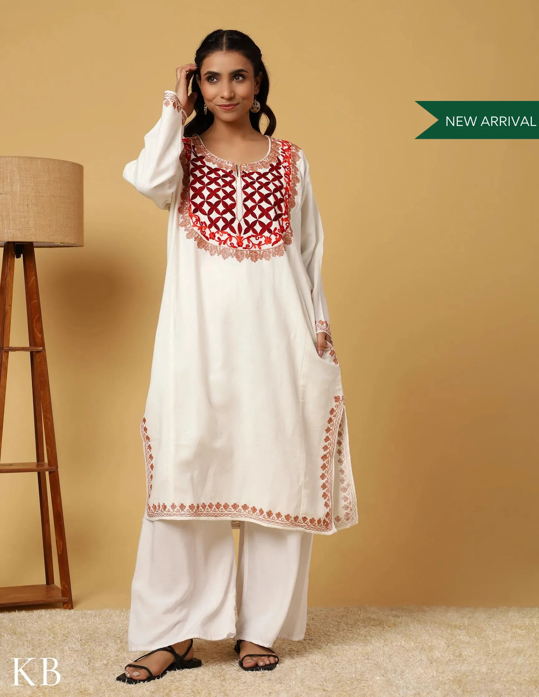 Ivory Elegant Zari Aari Embroidered Cashmilon Phiran