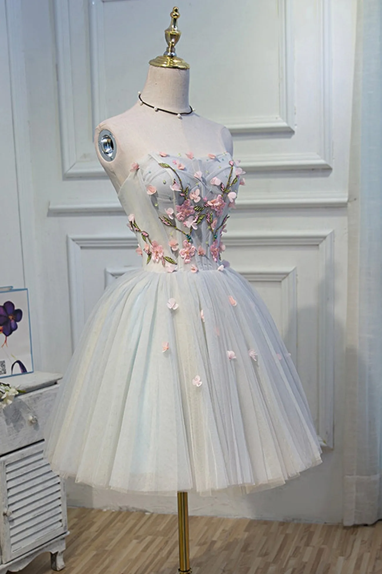 Lovely Strapless Tulle Lace Knee Length Prom Dress A-Line Party Dress