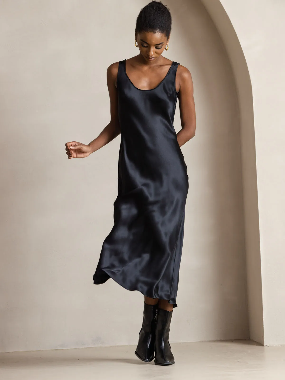 Elegant Long Dress with Wide Straps in Solid Silk - Sleeveless Option